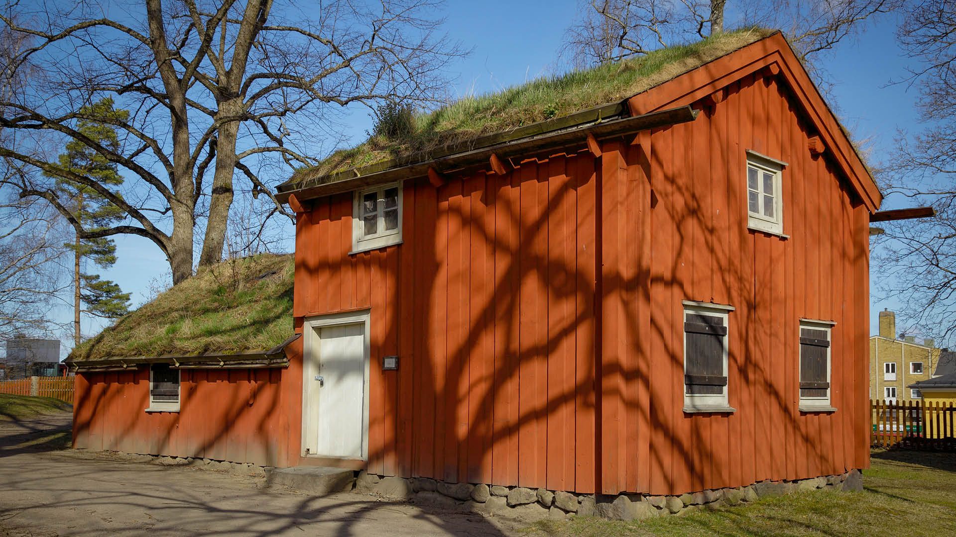 Högloftsstugan i Museiparken