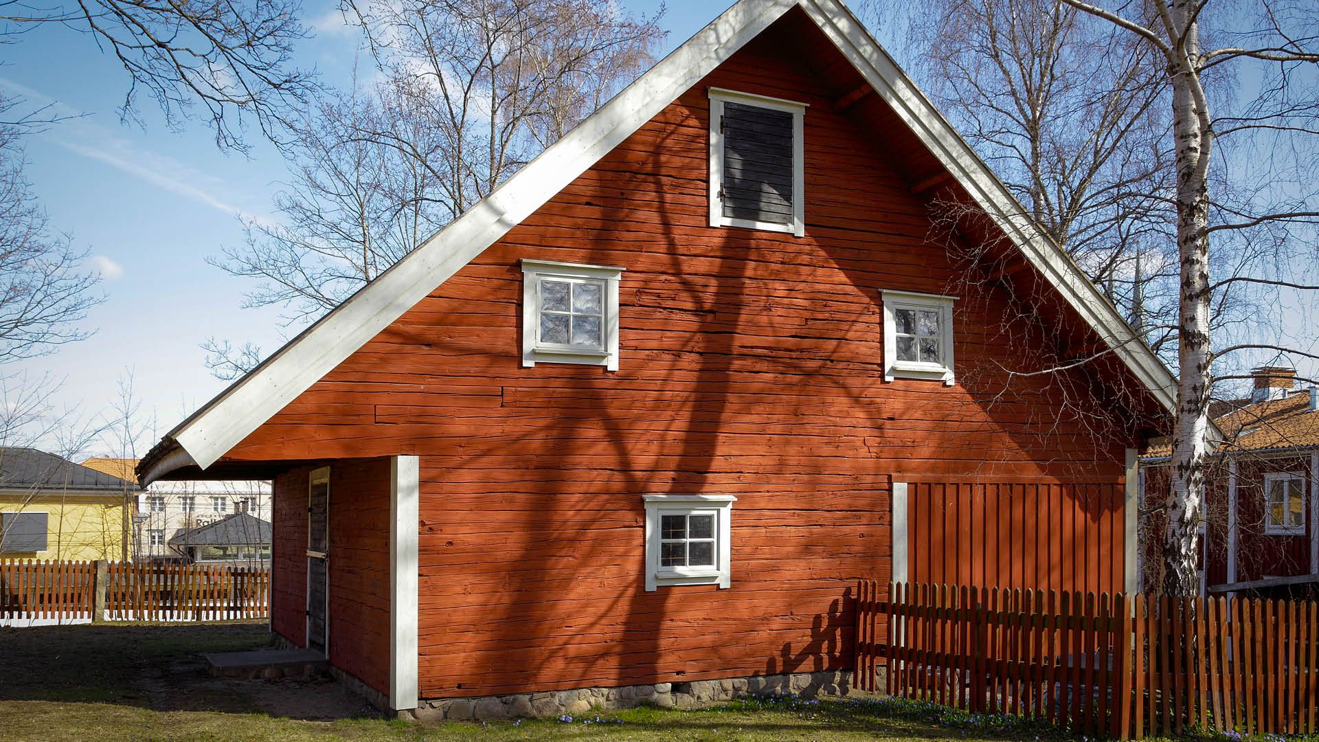 Västregårdsladan i Museiparken